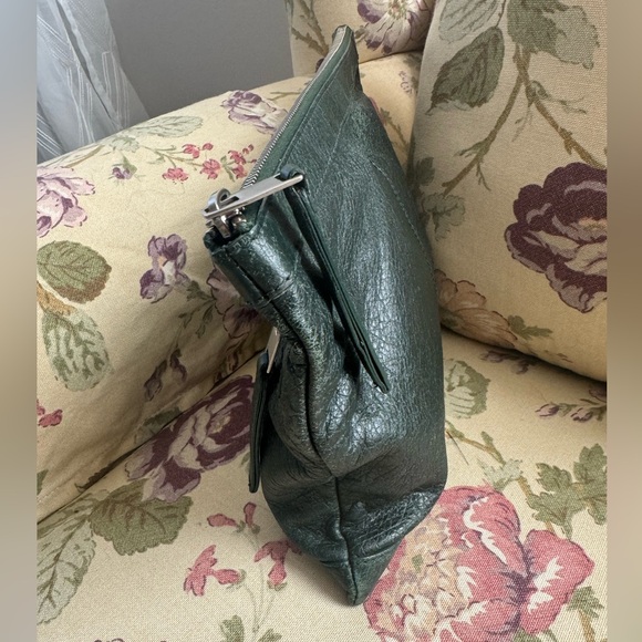 BALENCIAGA City Clip leather clutch bag - Picture 4 of 11